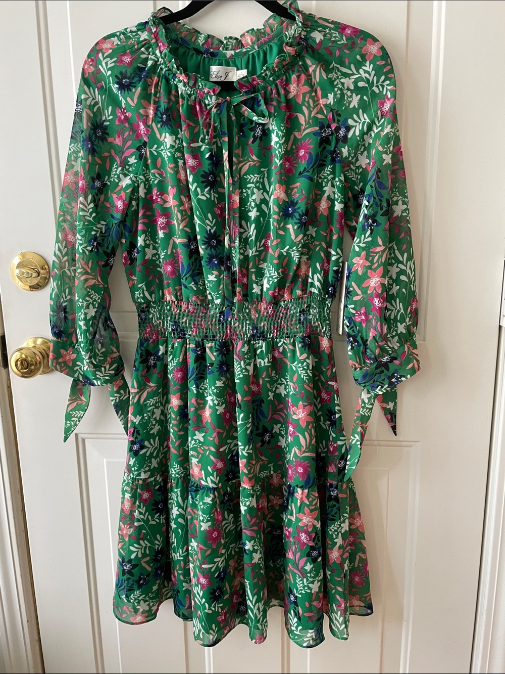 Eliza J Green Floral Long Sleeve Dress Size 8 NWT